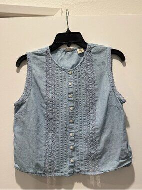 Levi's Sleeveless button-front top
